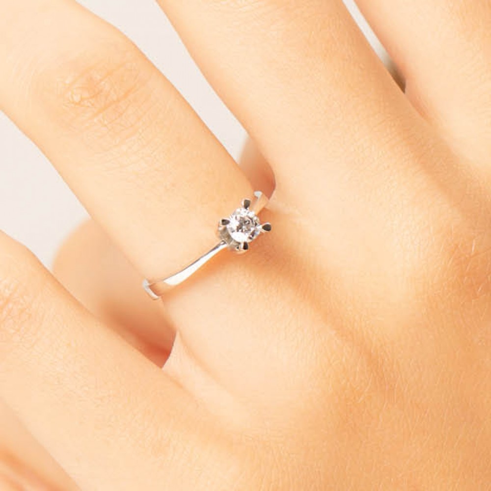 F Renk 0.30 Karat Uluslararası HRD Sertifikalı Tektaş Pırlanta Yüzük