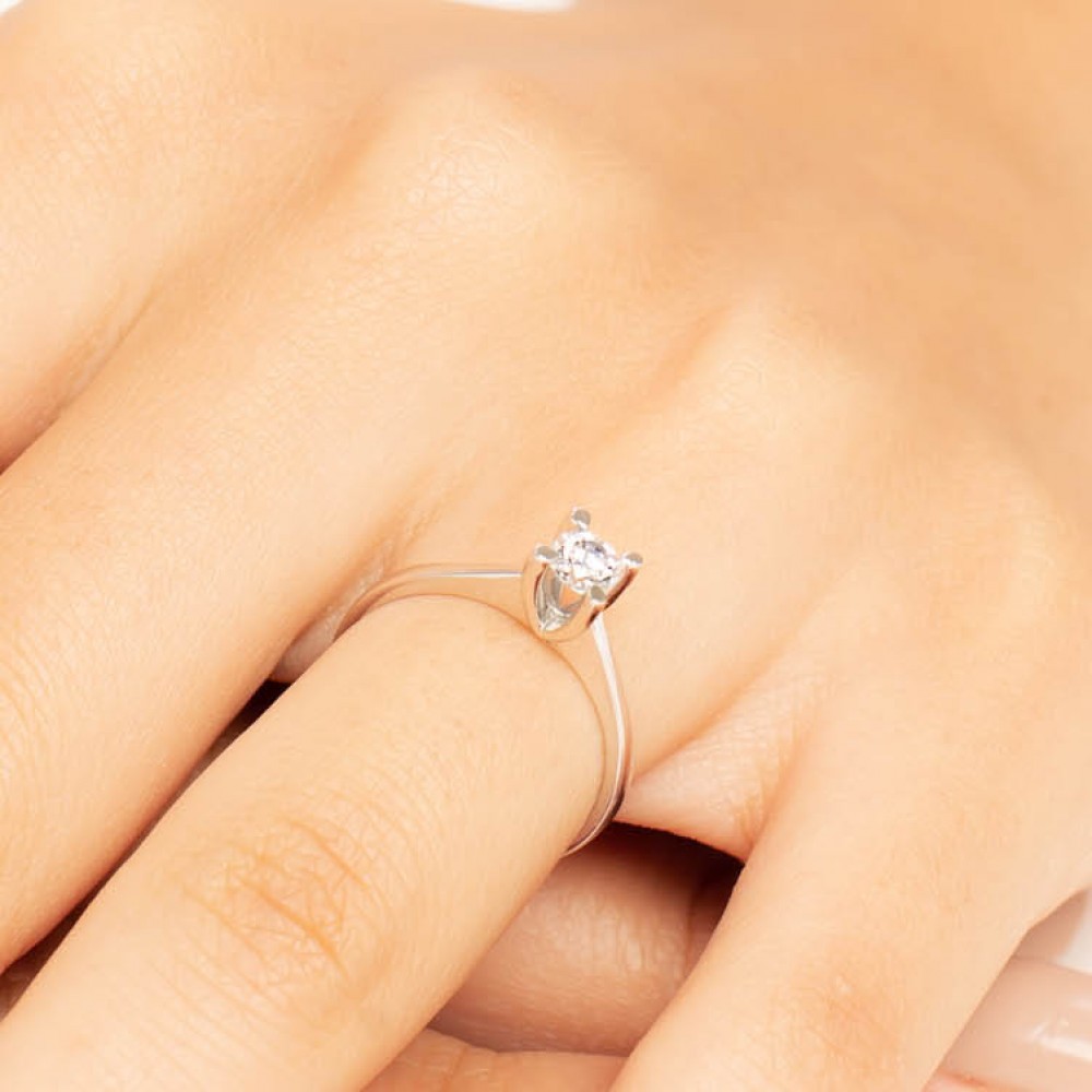 F Renk 0.30 Karat Uluslararası HRD Sertifikalı Tektaş Pırlanta Yüzük